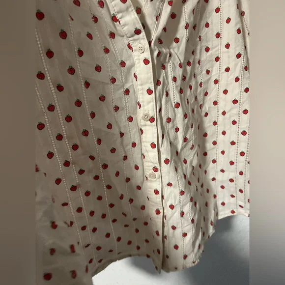 & OTHER STORIES
Print Ruffled Collar Blouse In White W. Tiny Strawberry Print - Picture 12 of 12
